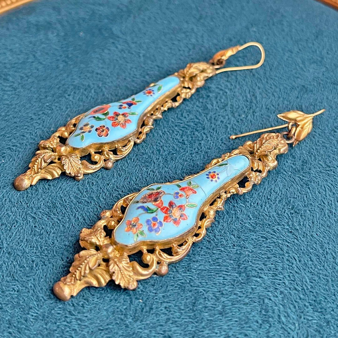 Georgian Enamel Birds Pinchbeck Earrings and Brooch Set Demi-Parure, circa 1830