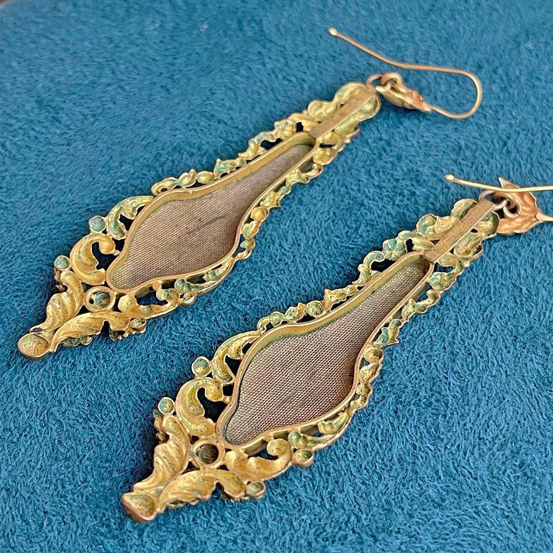 Georgian Enamel Birds Pinchbeck Earrings and Brooch Set Demi-Parure, circa 1830