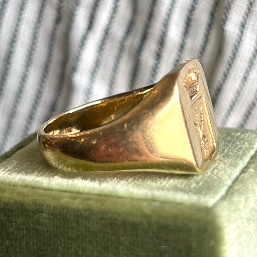 Antique Gold French Intaglio Signet Ring 18 Karat c. 1890