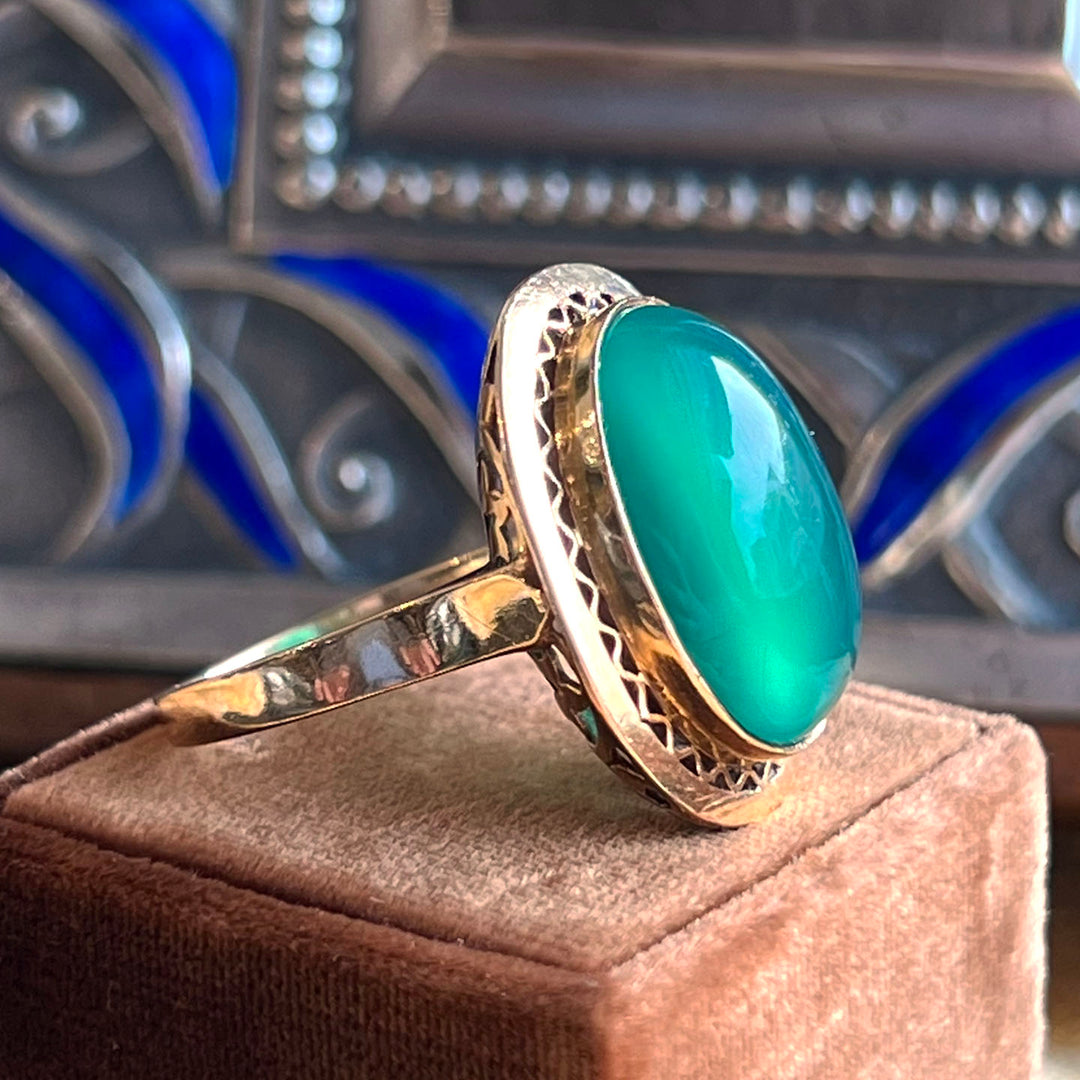Antique Japanese Ring with lovely Green Chalcedony Stone in 18k Gold