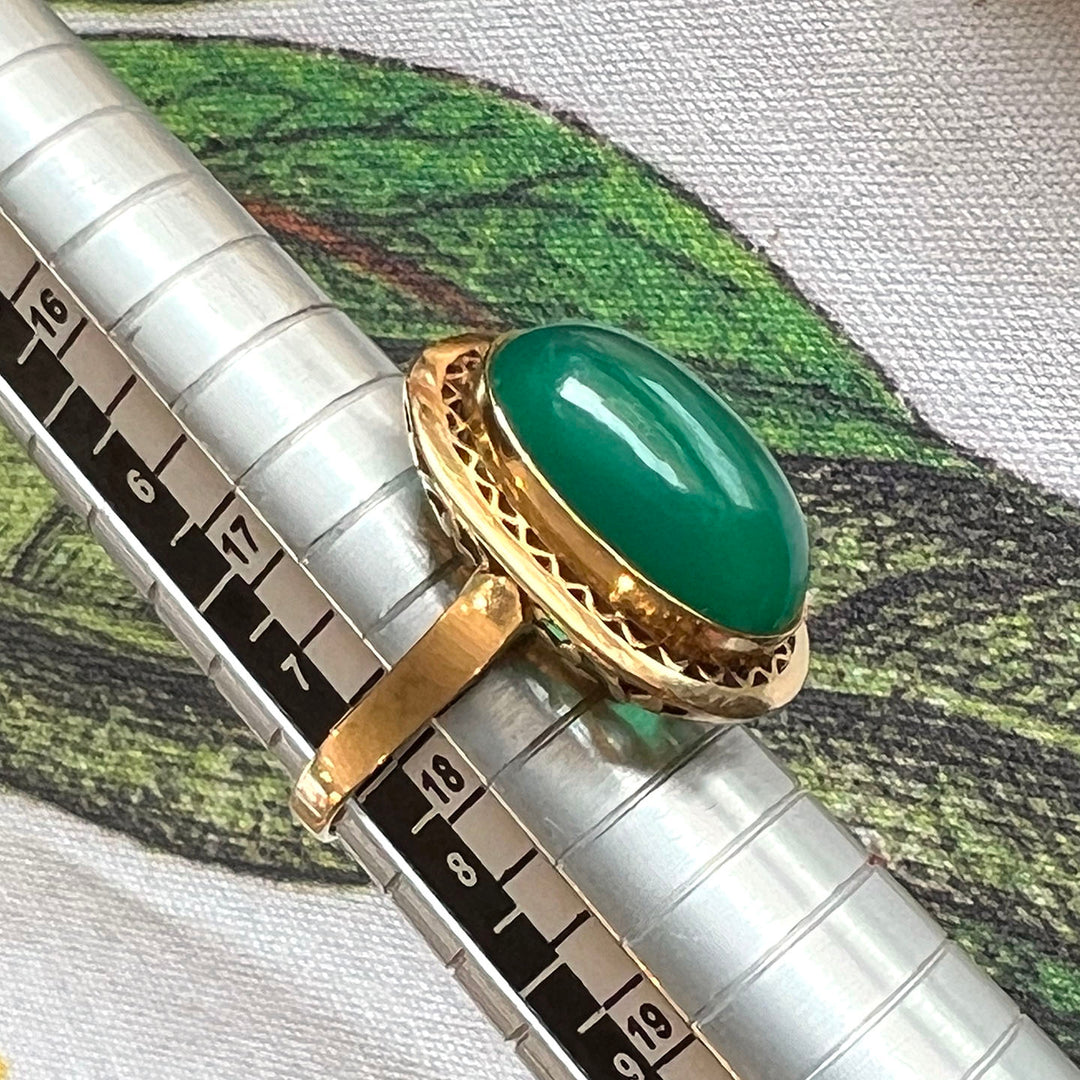 Antique Japanese Ring with lovely Green Chalcedony Stone in 18k Gold