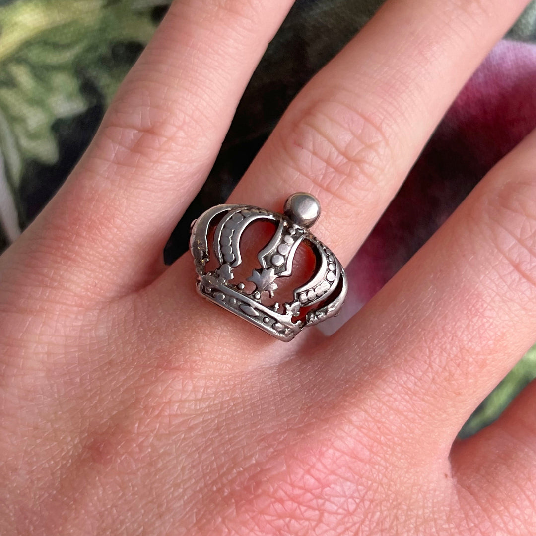 Antique Victorian Silver Engraved Crown Ring, c. 1900