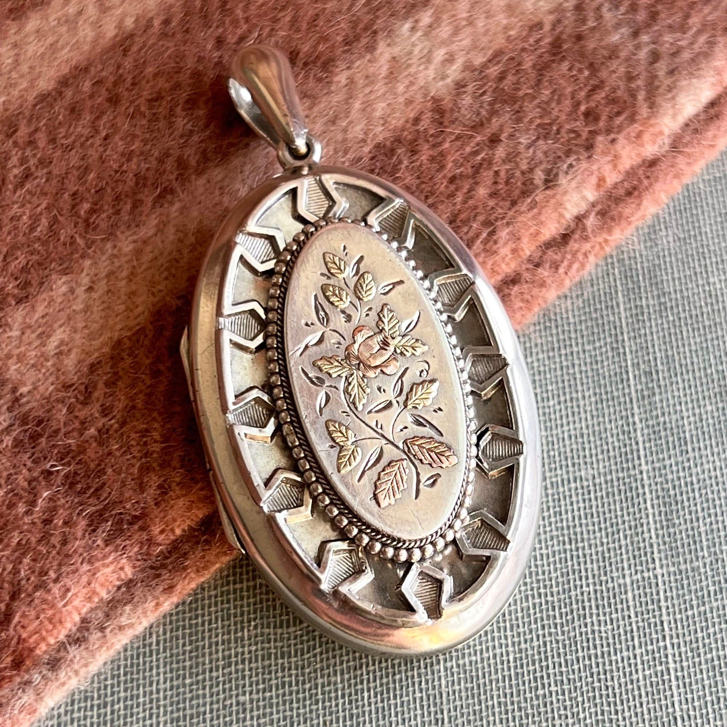 Antique_Victorian_Silver_Engra