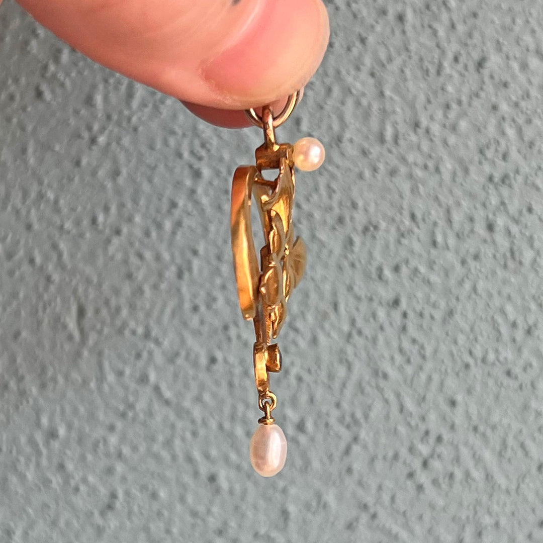 Art Nouveau Gold Pendant Sapphire Pearl c. 1910