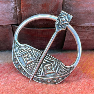 Vintage Alexander Ritchie Silver Penannular Brooch Pin