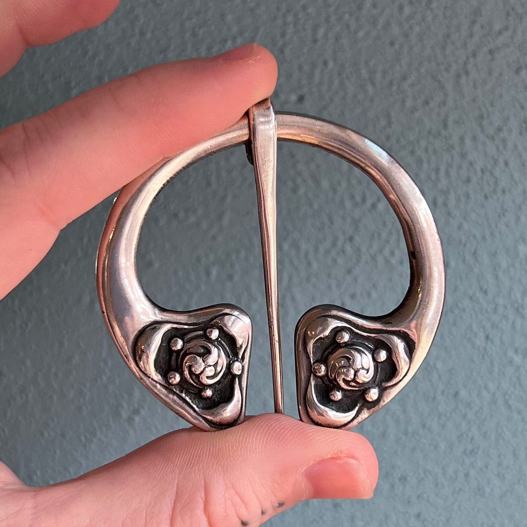 Antique Arts & Crafts Silver Penannular Brooch by Alexander Ritchie, 1908
