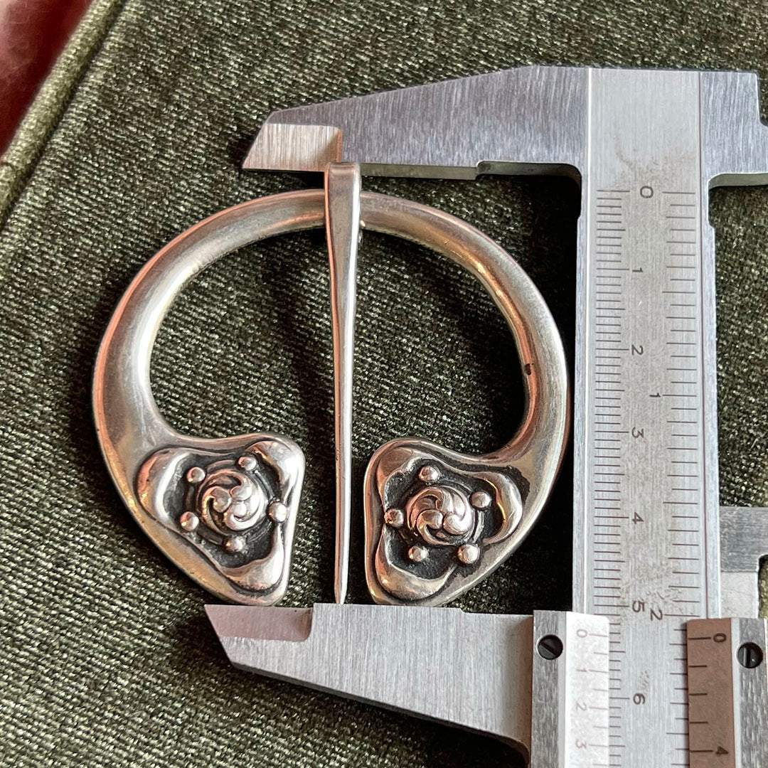Antique Arts & Crafts Silver Penannular Brooch by Alexander Ritchie, 1908