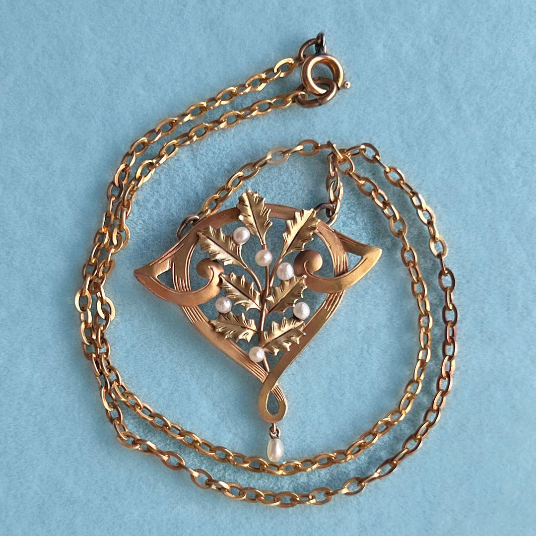 Antique French Art Nouveau 18 Karat Gold Pearl Necklace, c. 1900