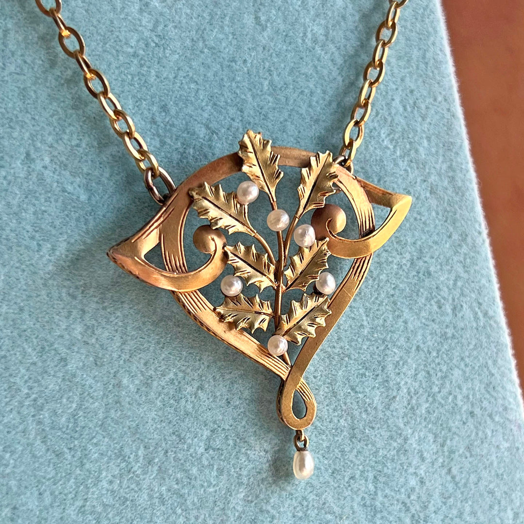 Antique French Art Nouveau 18 Karat Gold Pearl Necklace, c. 1900