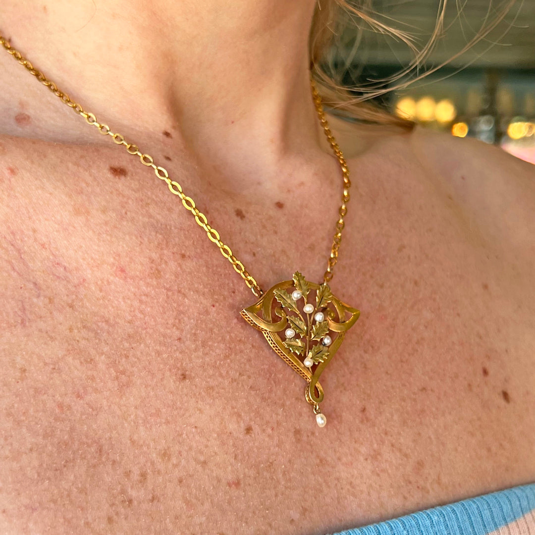 Antique French Art Nouveau 18 Karat Gold Pearl Necklace, c. 1900