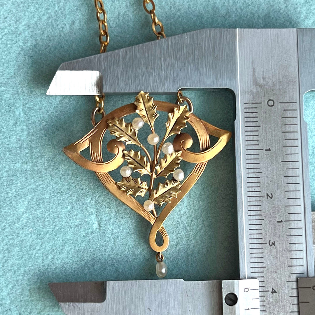 Antique French Art Nouveau 18 Karat Gold Pearl Necklace, c. 1900