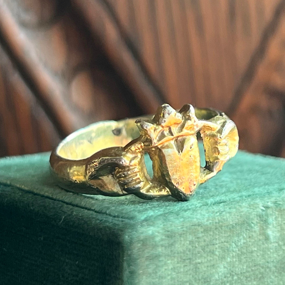 Early Scottich Claddagh Ring c. 1720 Silver Gilt