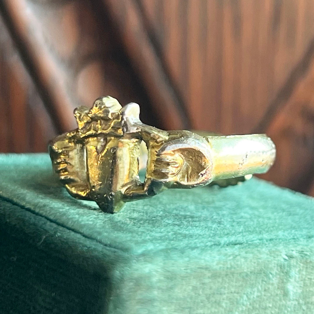 Early Scottich Claddagh Ring c. 1720 Silver Gilt