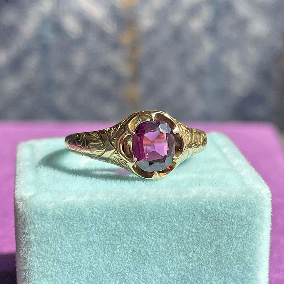 Antique Victorian Garnet Ring with Lovely Engraving 15k Gold