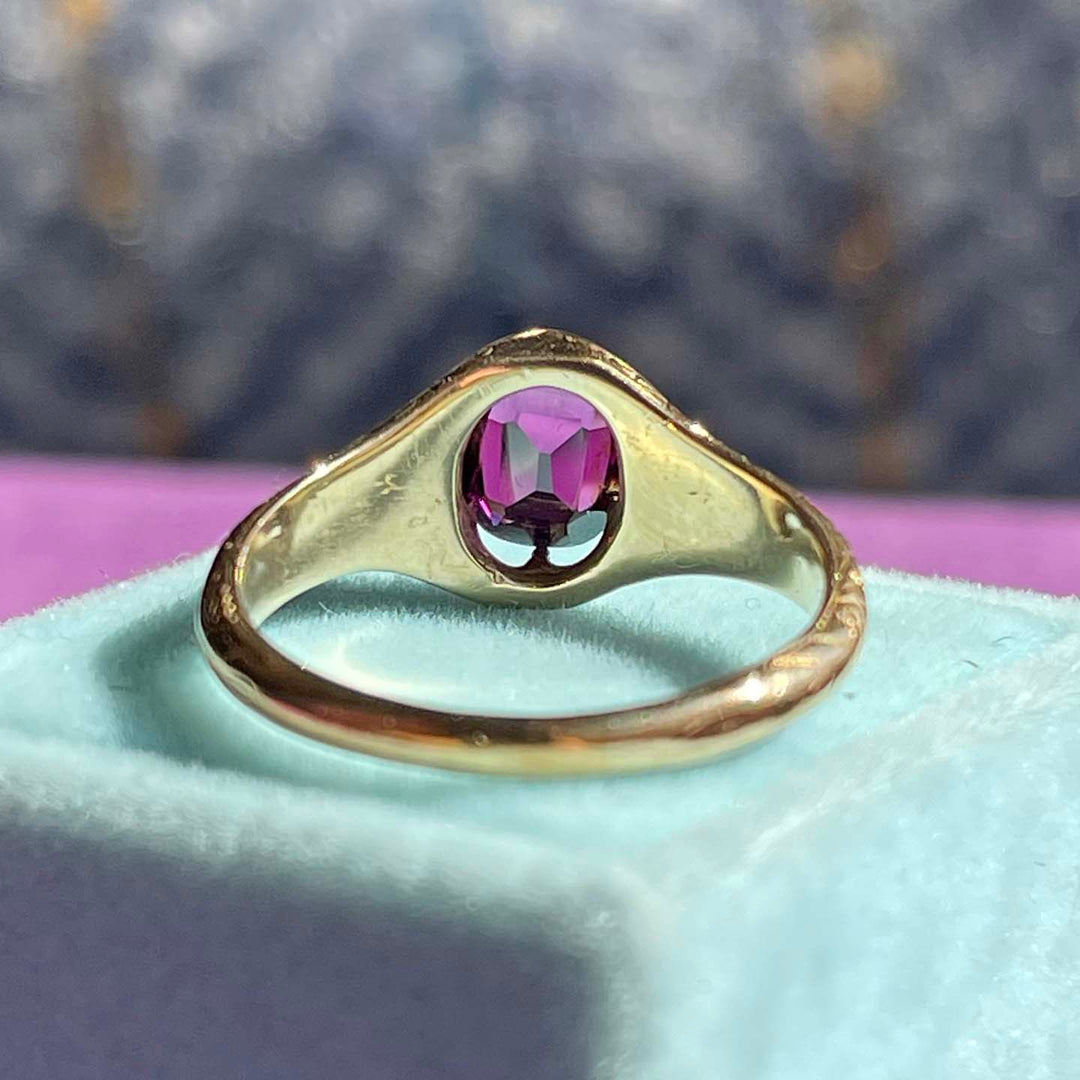 Antique Victorian Garnet Ring with Lovely Engraving 15k Gold