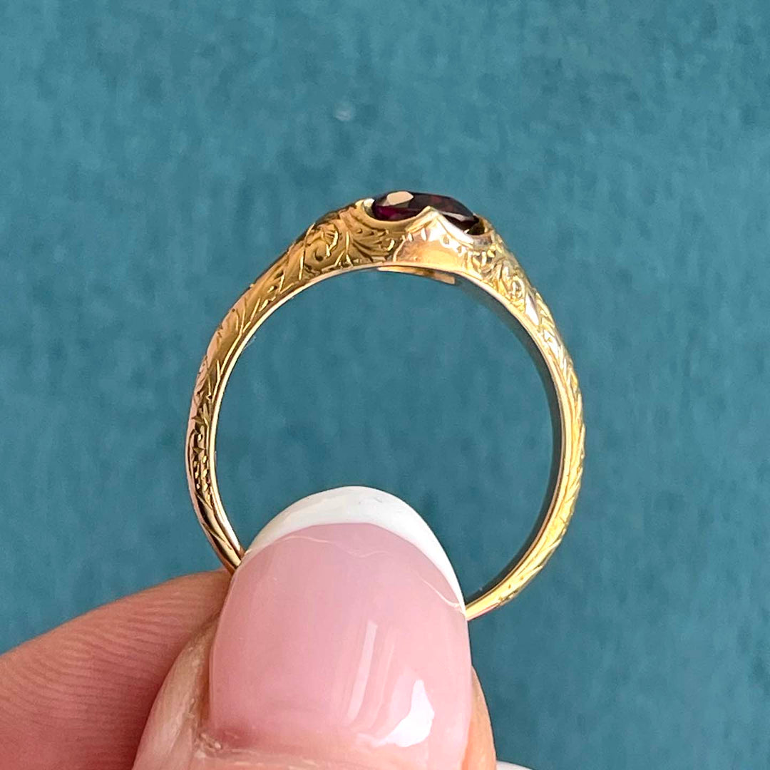 Antique Victorian Garnet Ring with Lovely Engraving 15k Gold