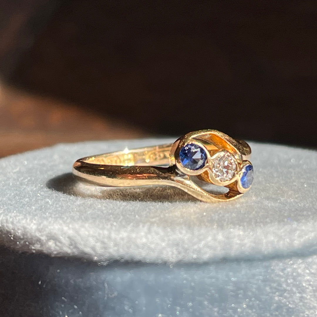 Edwardian Bypass Ring with Sapphire and Diamond in 18k Gold, Birmingham 1917