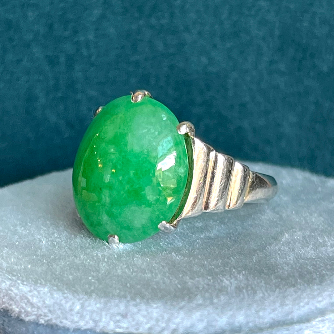 Retro Deco 18K White Gold Jadeite Solitaire Ring, c. 1930–1950