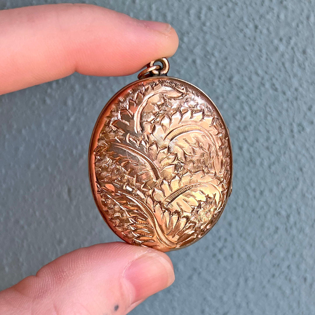 Victorian Gold Locket Engraved with Leaves c.1880
