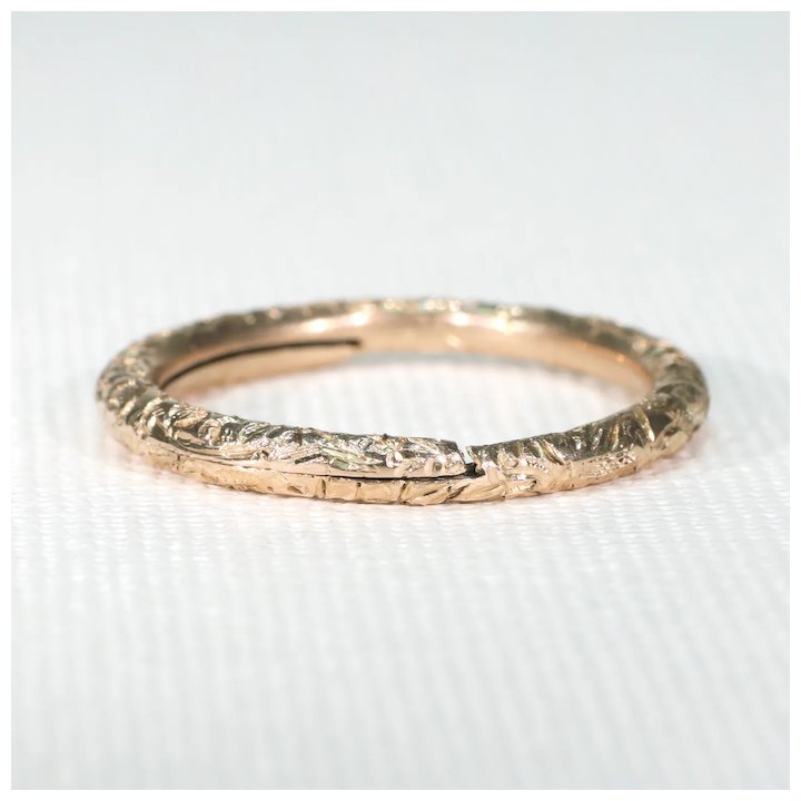 Antique Chased Victorian Gold Split Ring