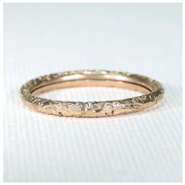 Antique Chased Victorian Gold Split Ring