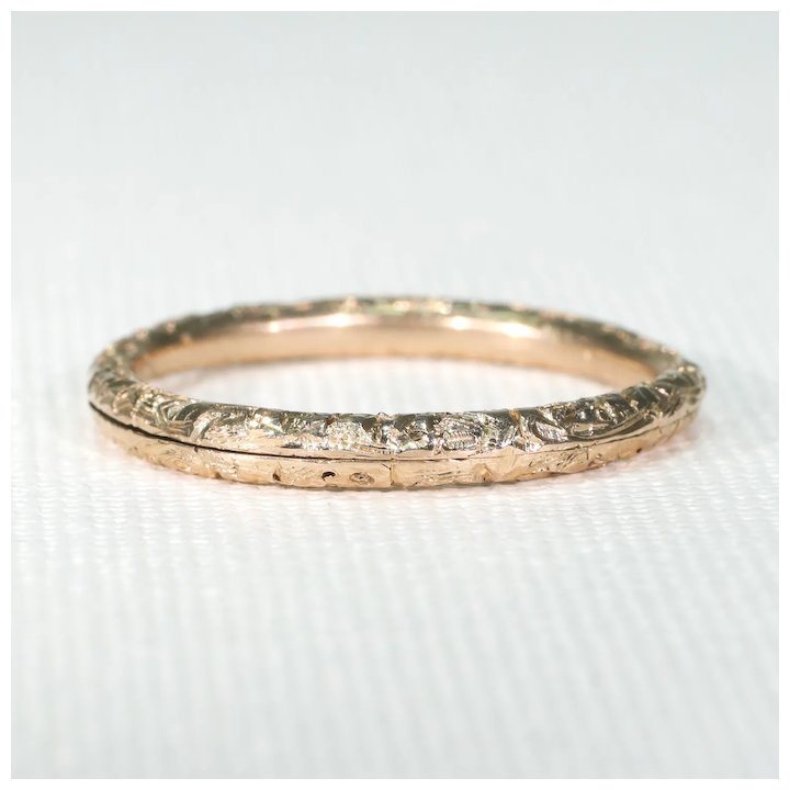 Antique Chased Victorian Gold Split Ring