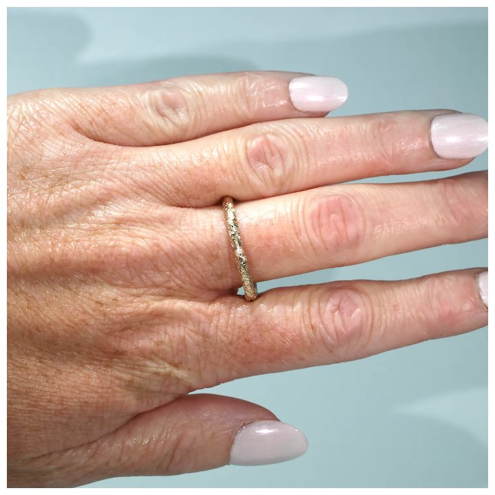 Antique Chased Victorian Gold Split Ring