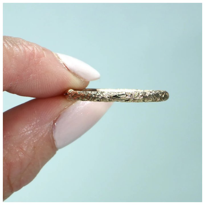 Antique Chased Victorian Gold Split Ring