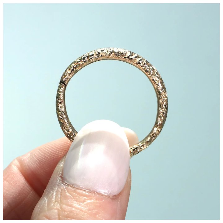Antique Chased Victorian Gold Split Ring