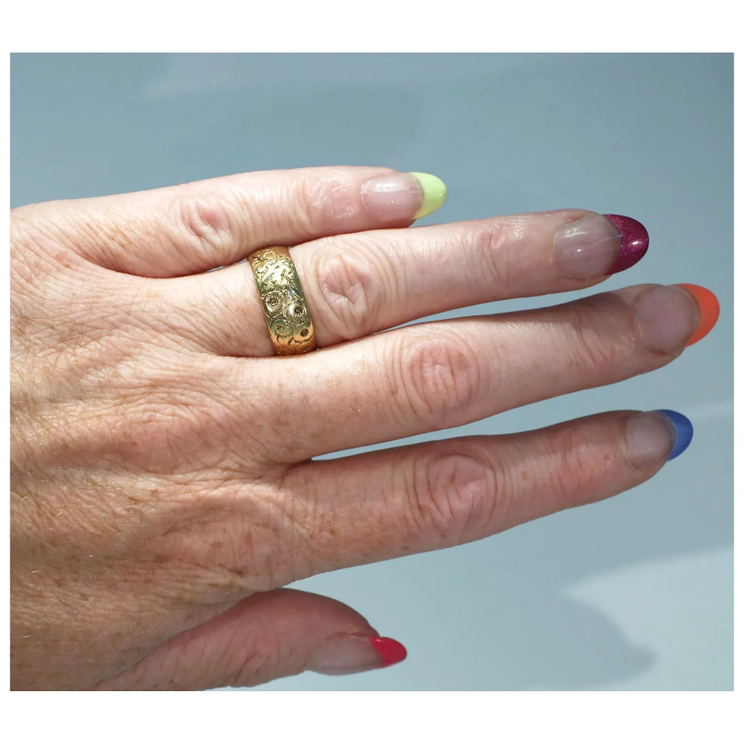 Antique Engraved 18k Gold Wedding Band Ring Hallmarked 1920