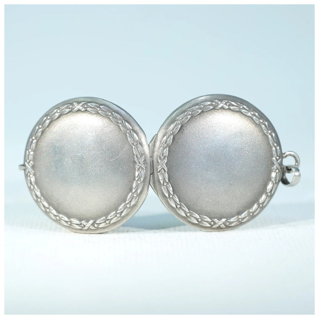 Antique Wreath Motif Silver Locket Round