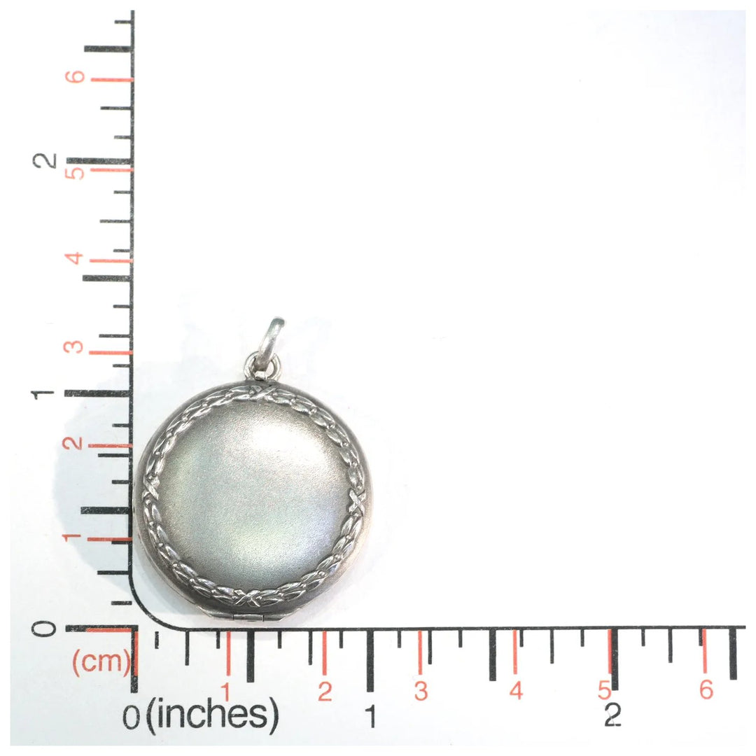 Antique Wreath Motif Silver Locket Round