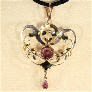 Antique Art Nouveau Pendant in 9k Gold, English c. 1900