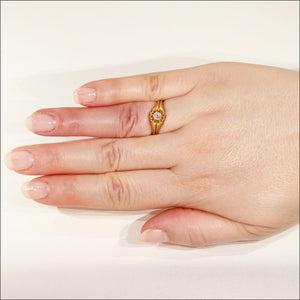 Antique Victorian Diamond Solitaire Ring in 18k Gold