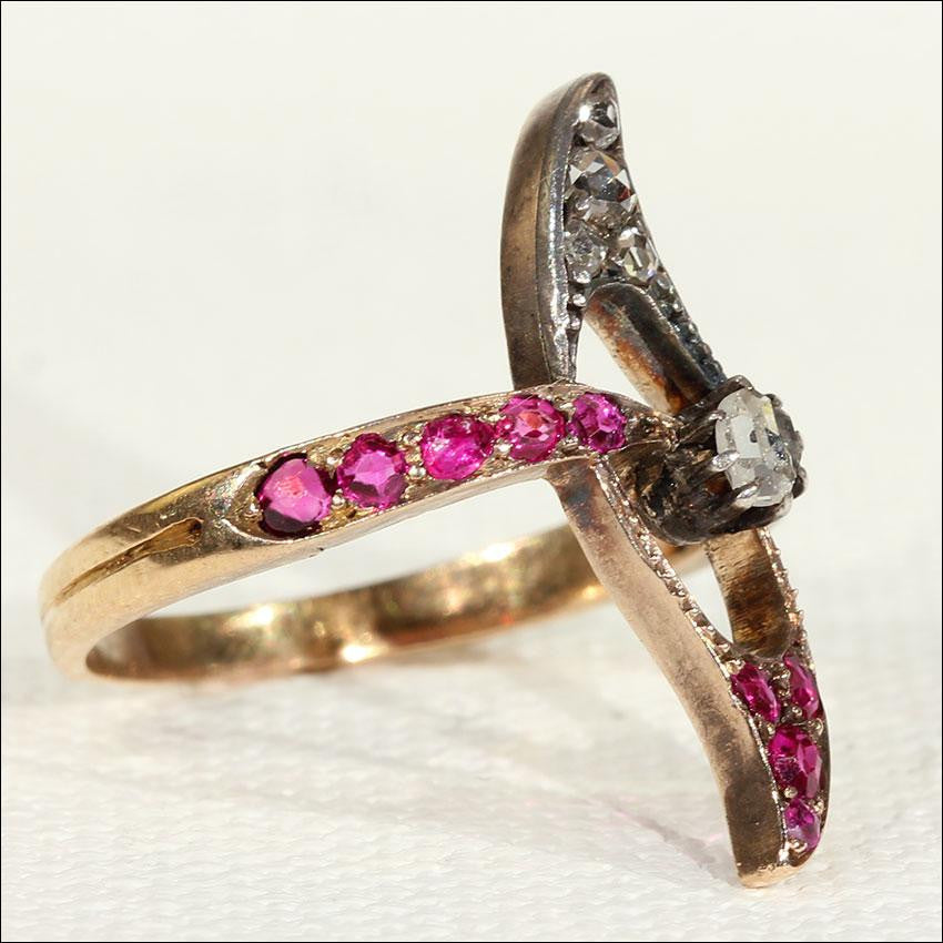 Antique Ruby and Diamond Art Nouveau Ring in 18k Gold