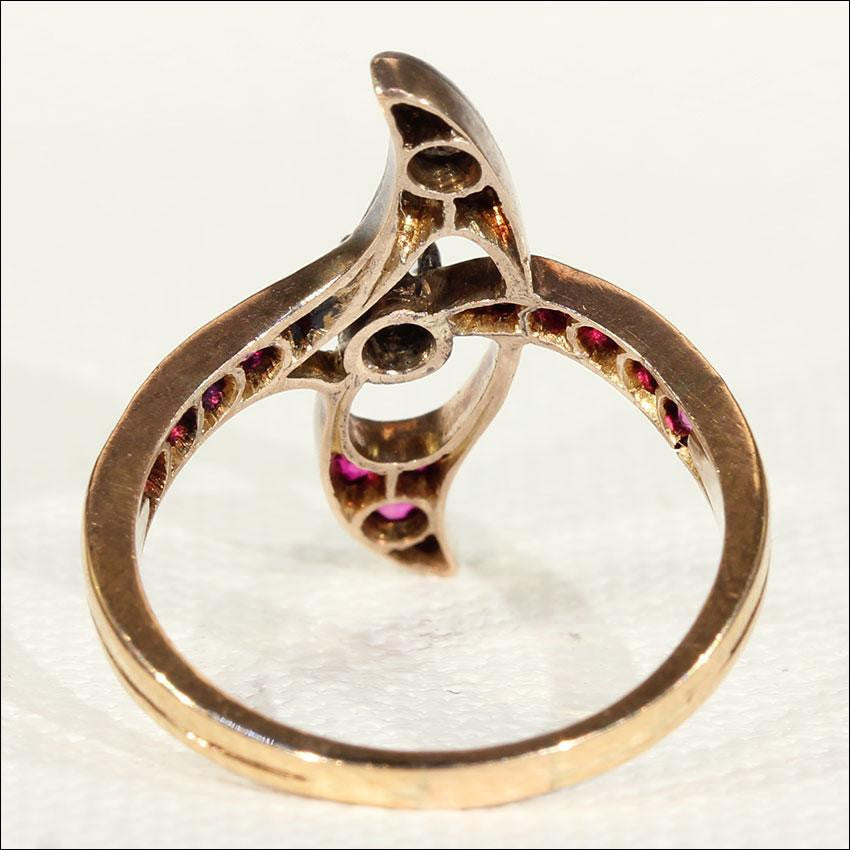 Antique Ruby and Diamond Art Nouveau Ring in 18k Gold