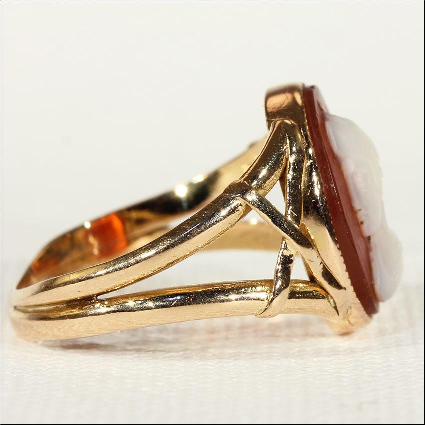 Antique Victorian Hard Stone Cameo Ring in 18k Gold
