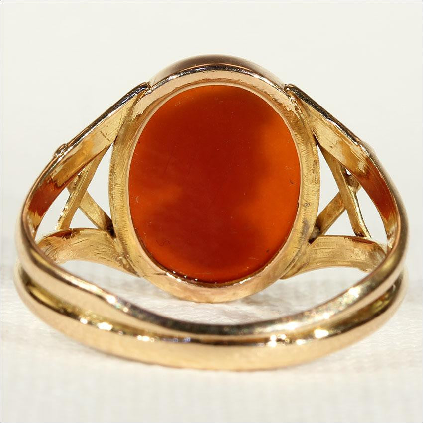 Antique Victorian Hard Stone Cameo Ring in 18k Gold