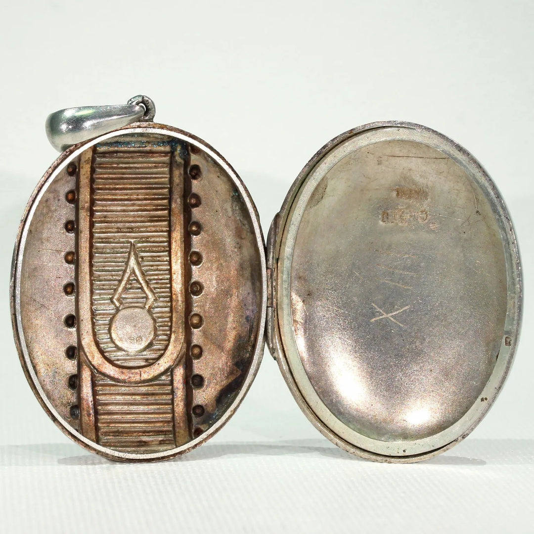 Victorian Embossed Silver Locket Button Design