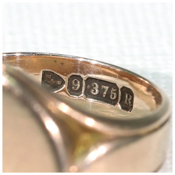 Victorian English Gold Signet Ring Shield