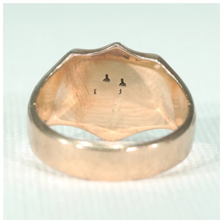 Victorian English Gold Signet Ring Shield