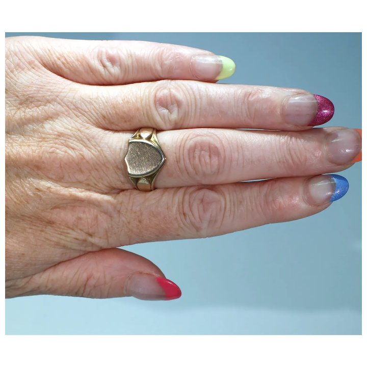 Victorian English Gold Signet Ring Shield