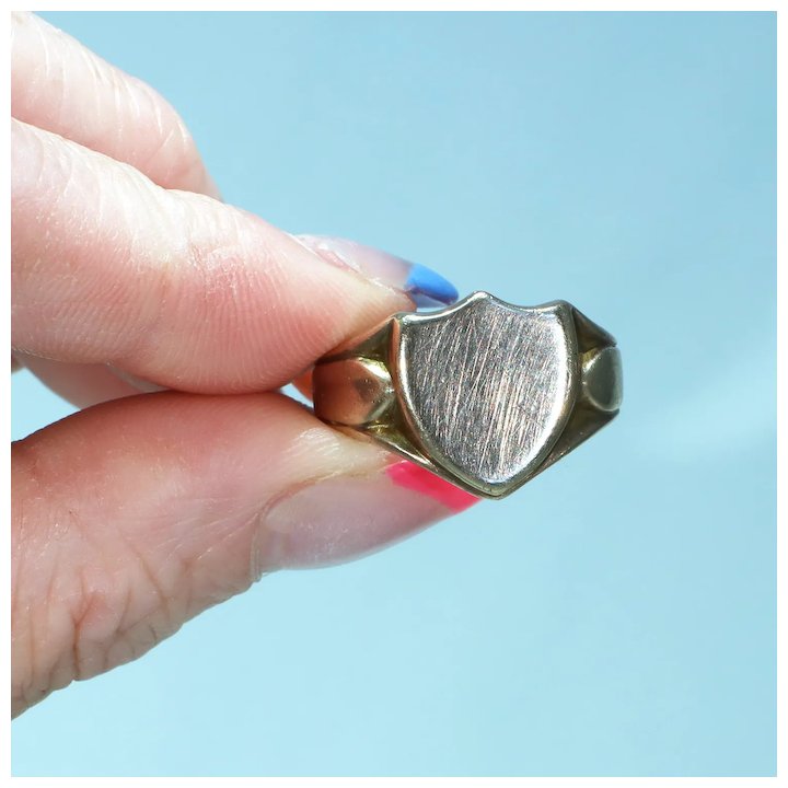 Victorian English Gold Signet Ring Shield
