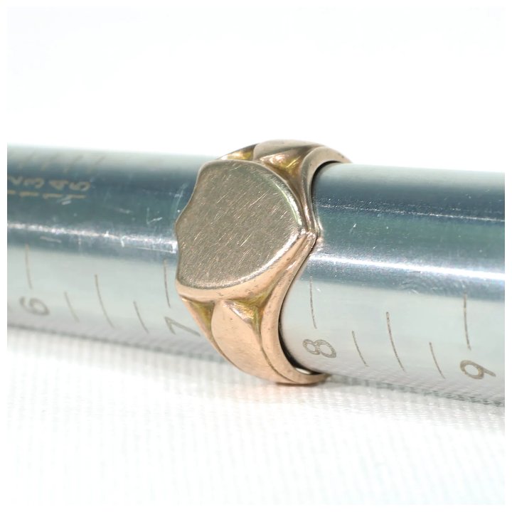 Victorian English Gold Signet Ring Shield