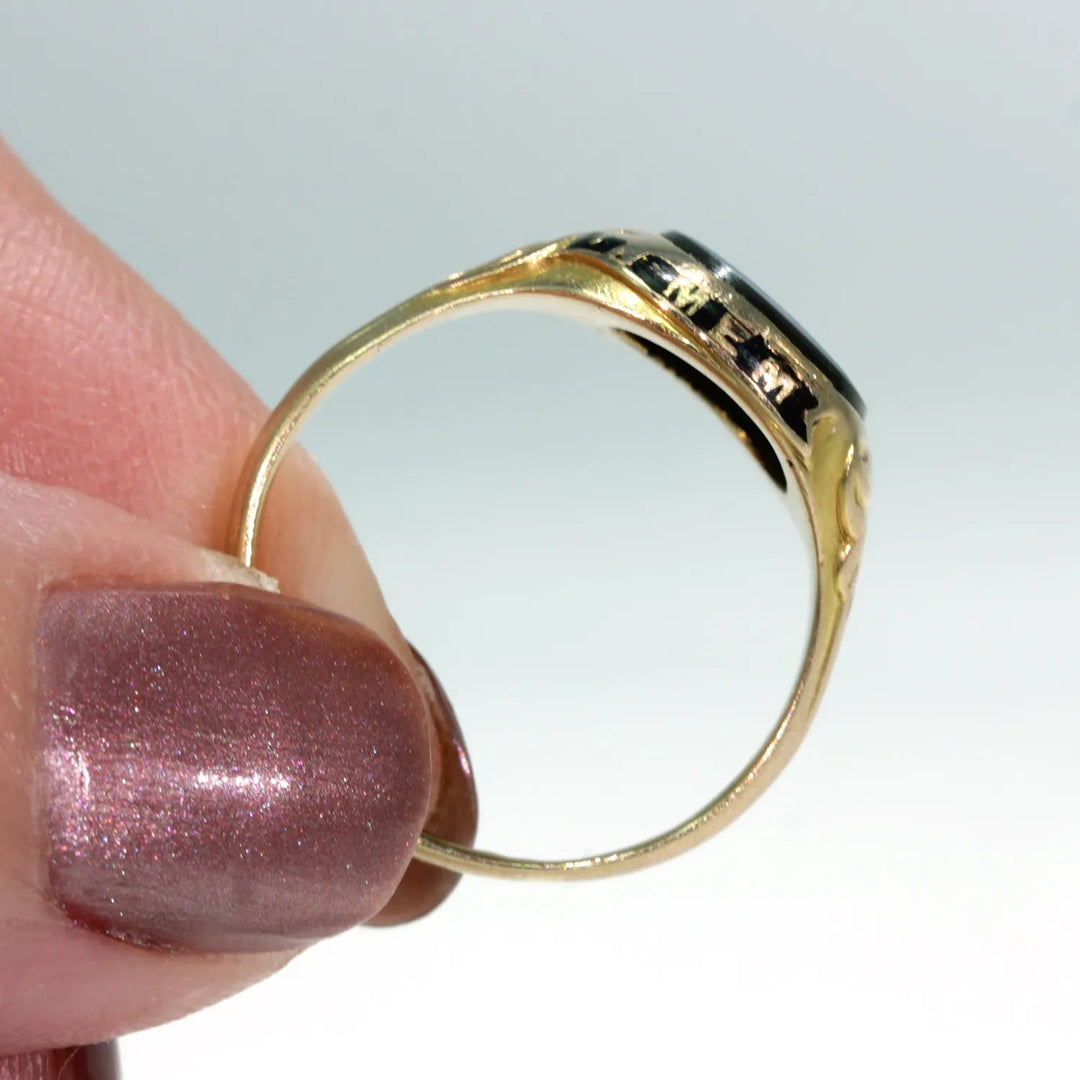 Victorian Sardonyx Memorial Ring 18k Gold In Memory Of