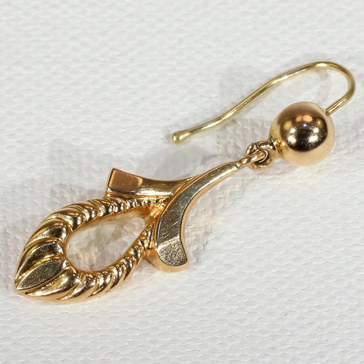 Vintage 1940s 18 Karat Gold Dangle Earrings