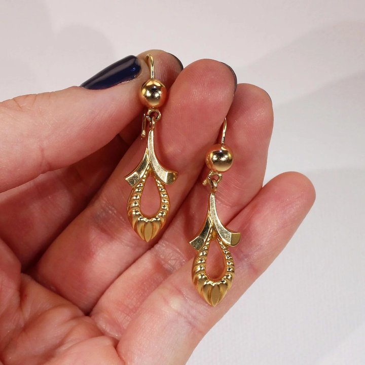 Vintage 1940s 18 Karat Gold Dangle Earrings