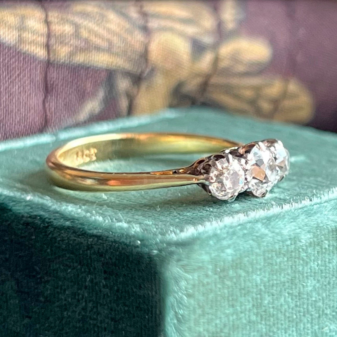 Vintage 1920s three stone diamond ring close up