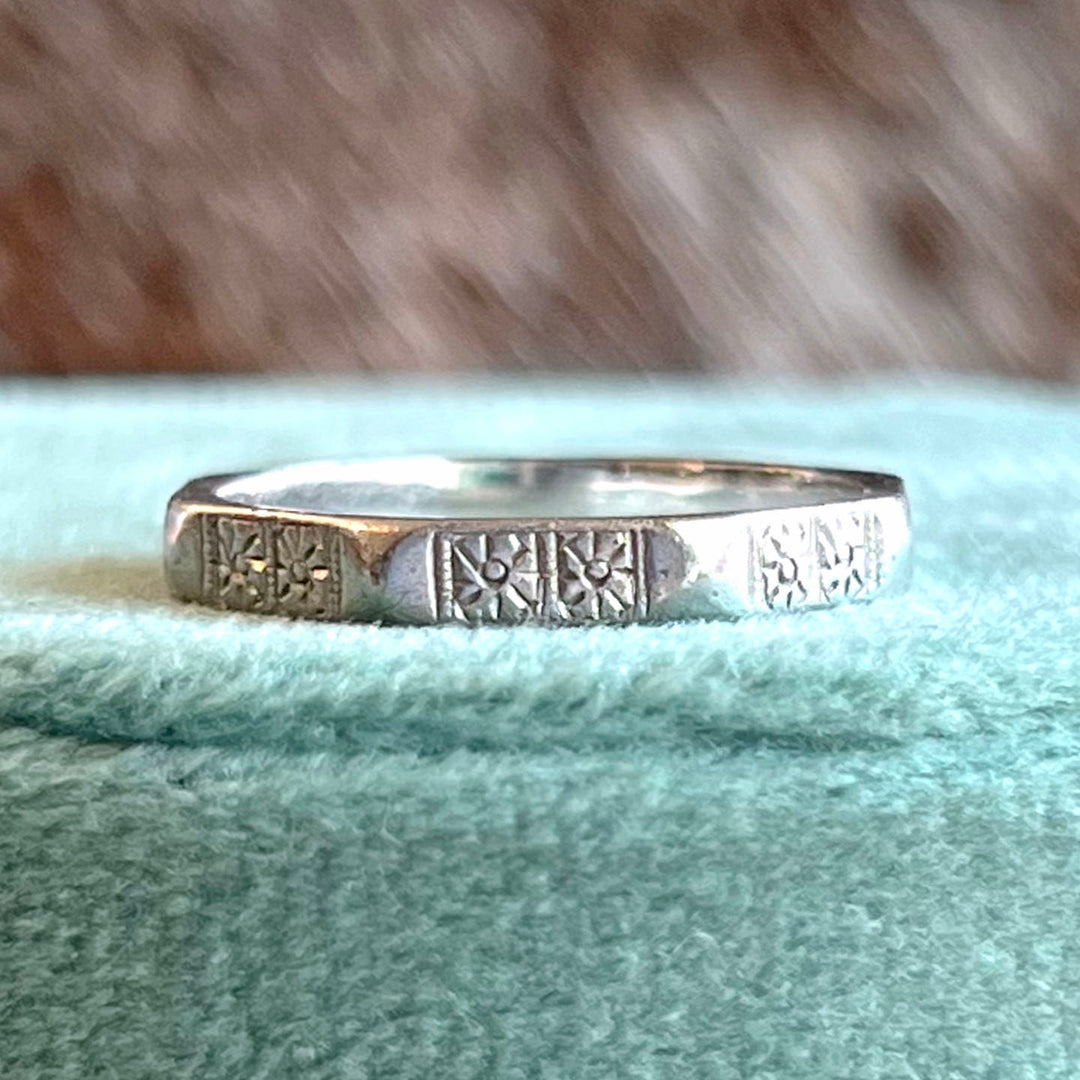 Antique Art Deco Engraved Band Ring Platinum, c.1920