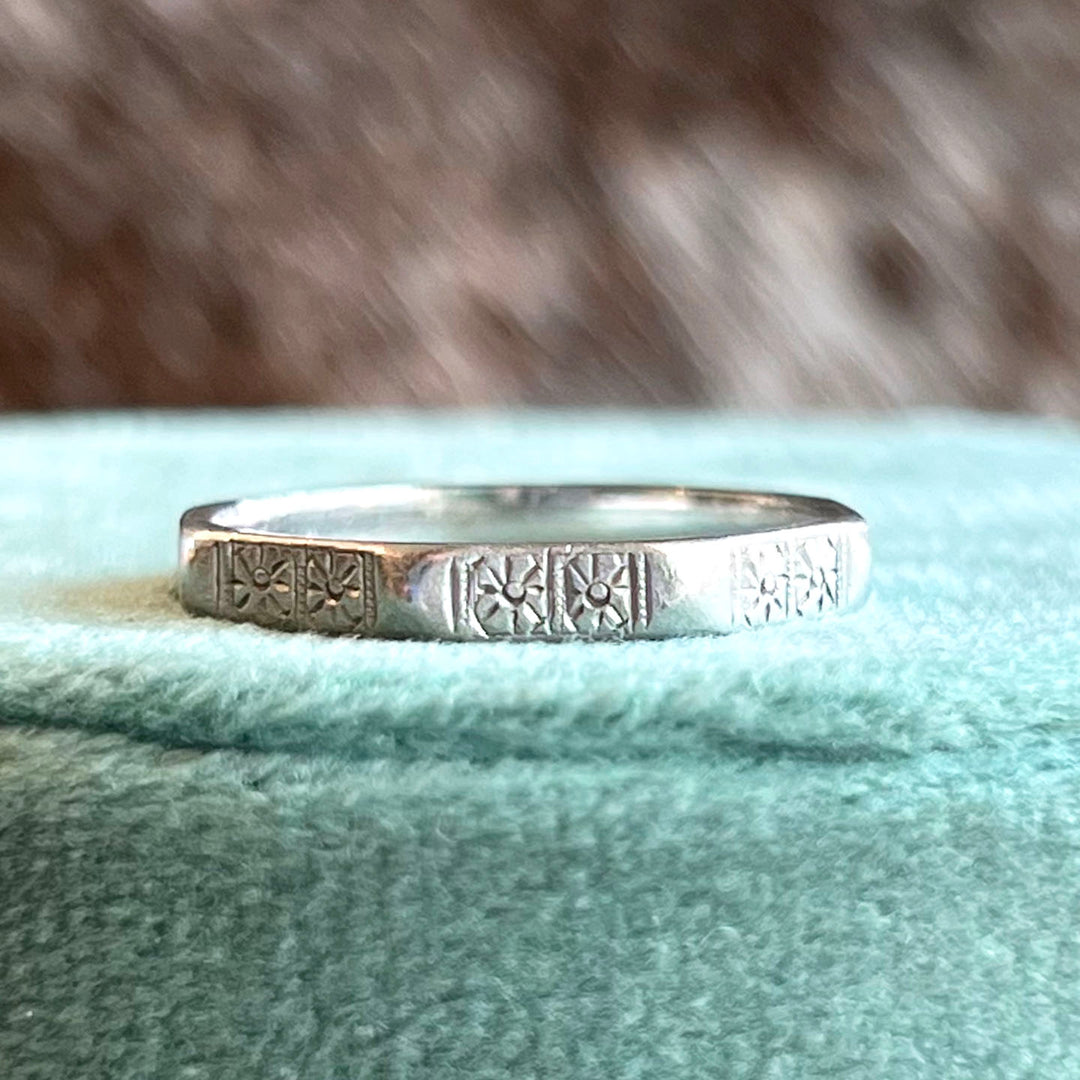 Antique Art Deco Engraved Band Ring Platinum, c.1920